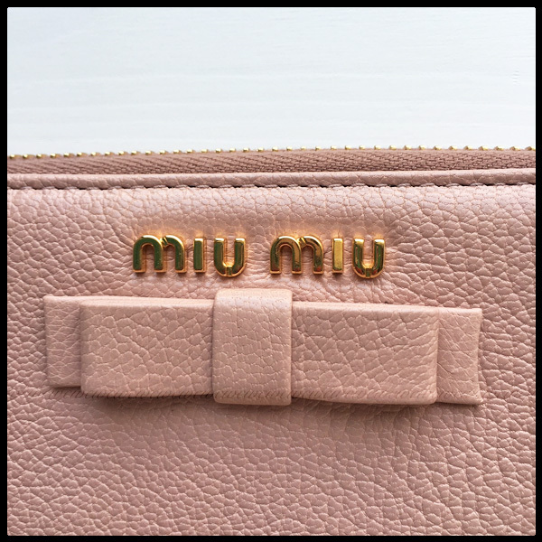 2017新作 MIU MIU ミュウミュウスーパーコピー リボンの長財布 オーキッド+ホワイト5ML506 2E8R F0JU8